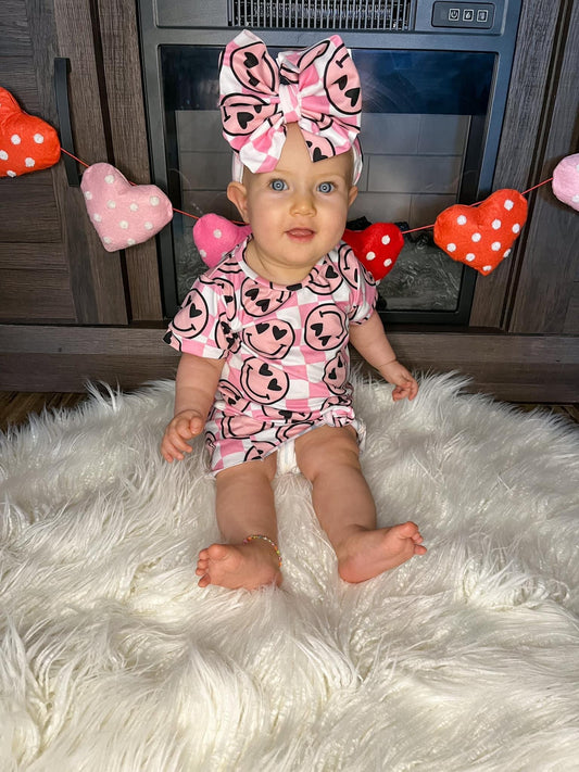 heart eyes checkered